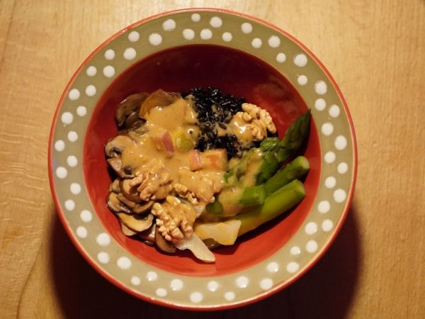 Vegane Spargel-Rice-Bowl