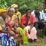 DorfbewohnerInnen in Burundi